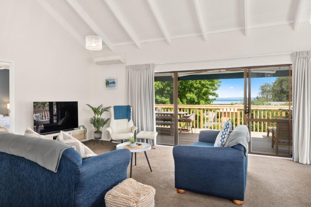 Waitahanui Lake House - Lake Taupo Holiday Home Экстерьер фото