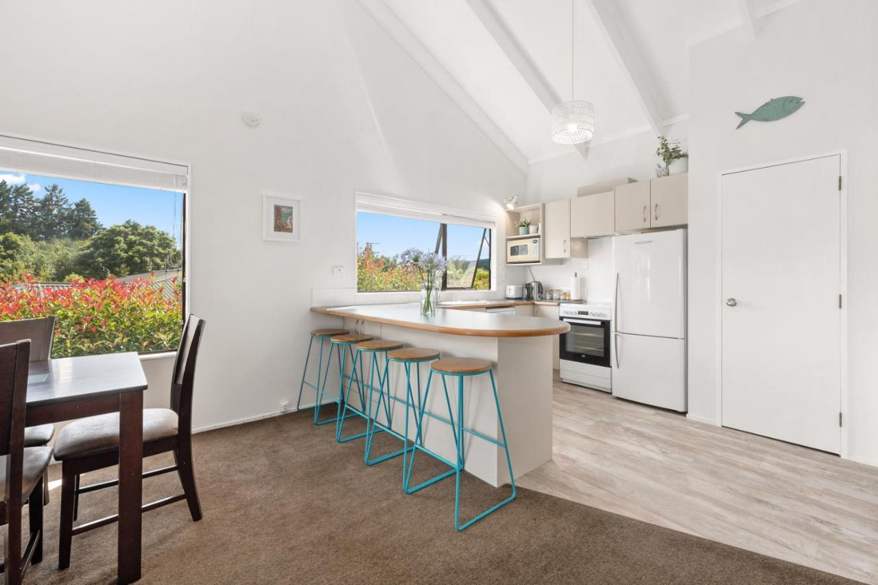 Waitahanui Lake House - Lake Taupo Holiday Home Экстерьер фото