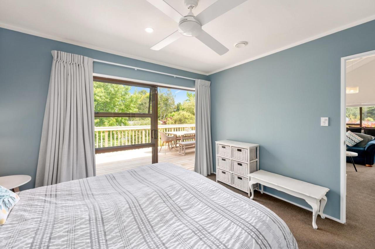 Waitahanui Lake House - Lake Taupo Holiday Home Экстерьер фото