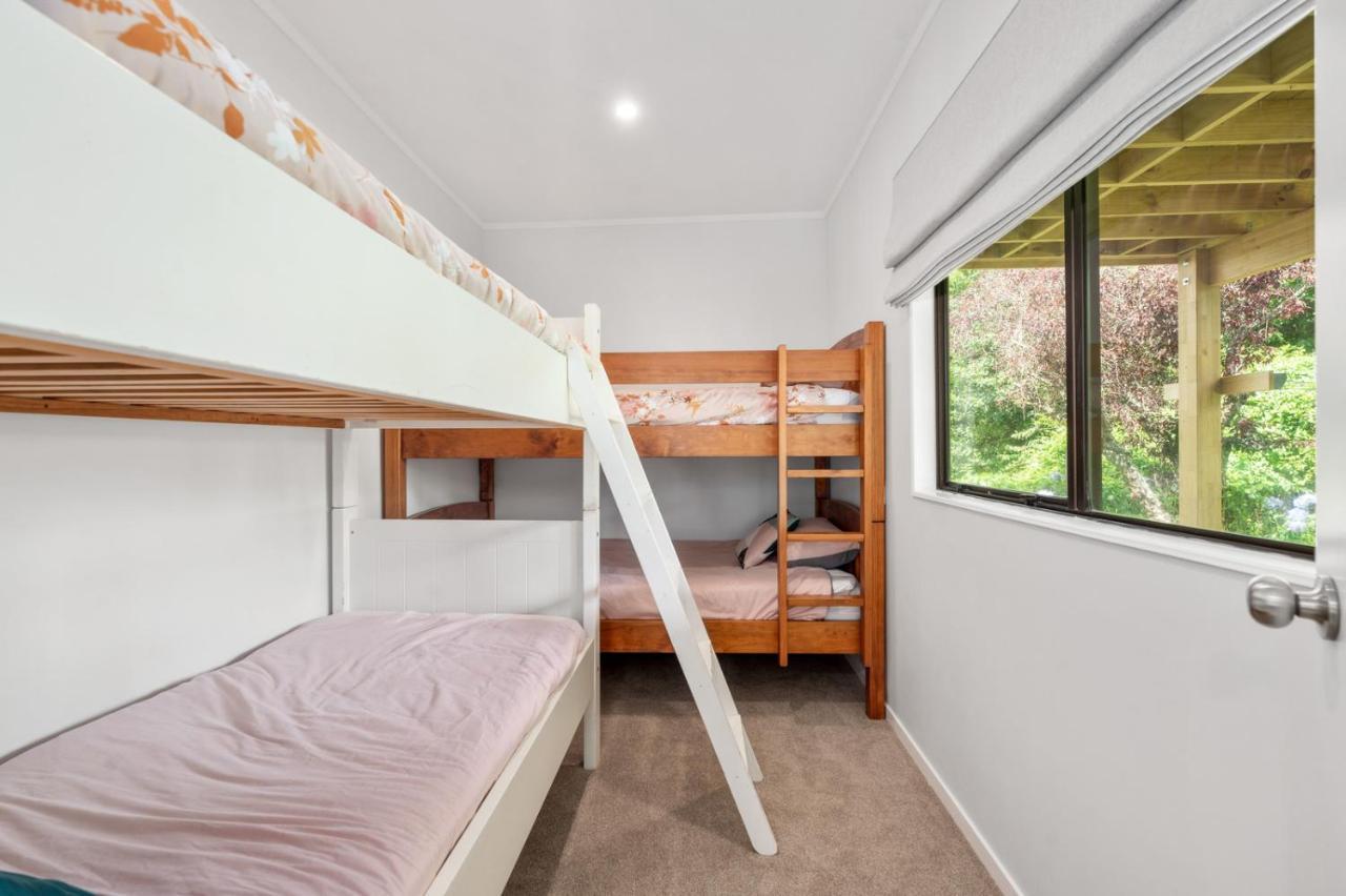 Waitahanui Lake House - Lake Taupo Holiday Home Экстерьер фото