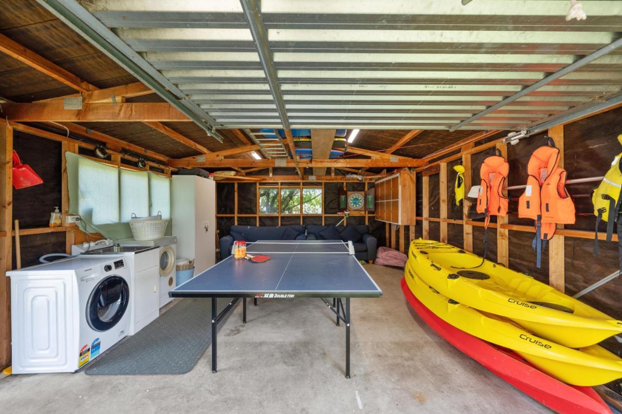 Waitahanui Lake House - Lake Taupo Holiday Home Экстерьер фото