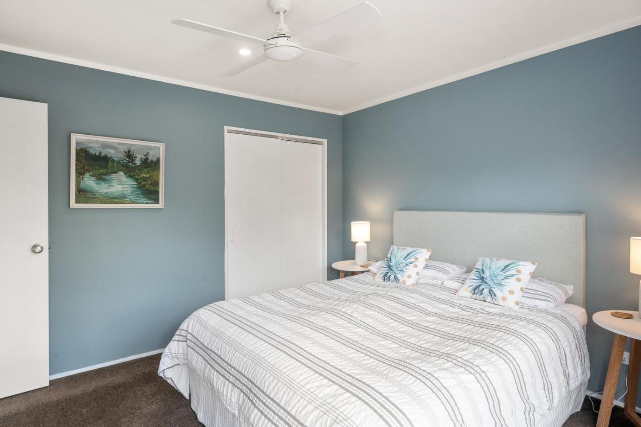 Waitahanui Lake House - Lake Taupo Holiday Home Экстерьер фото
