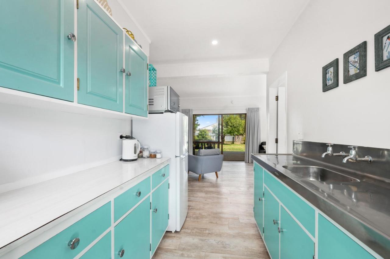 Waitahanui Lake House - Lake Taupo Holiday Home Экстерьер фото