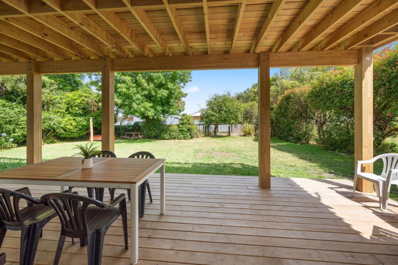 Waitahanui Lake House - Lake Taupo Holiday Home Экстерьер фото